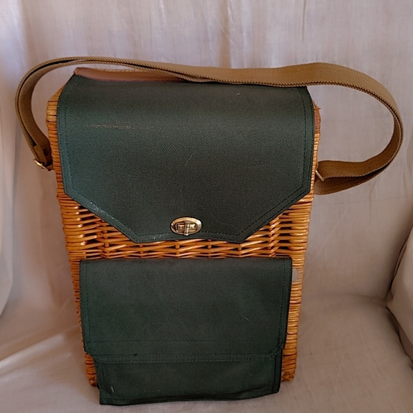 💚 Picnic Time Inc. Wicker & Green Picnic Basket — Excellent Condition, NWOT - Picture 2 of 14